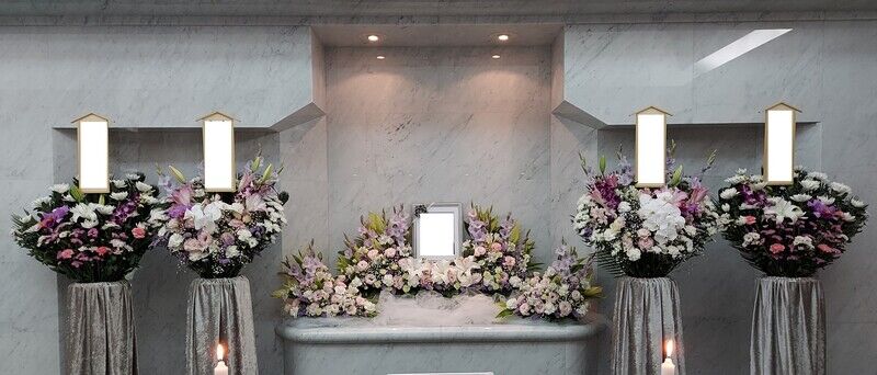 葬儀事例: お花で送る家族葬
