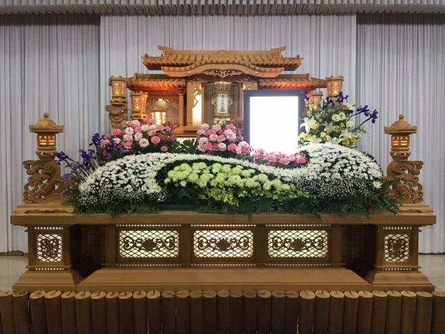 葬儀事例: 祭壇にこだわったお葬式