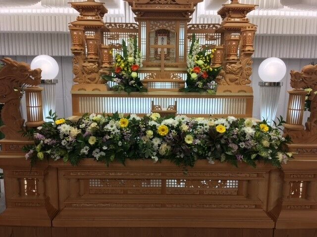 葬儀事例: 祭壇にこだわったお葬式