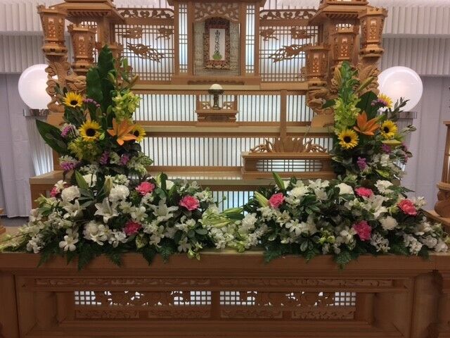 葬儀事例: 祭壇にこだわったお葬式
