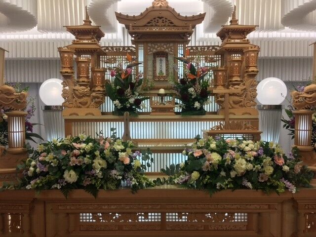 葬儀事例: 祭壇にこだわったお葬式