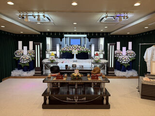 11月16日　家族で思い出にの品を飾りながら