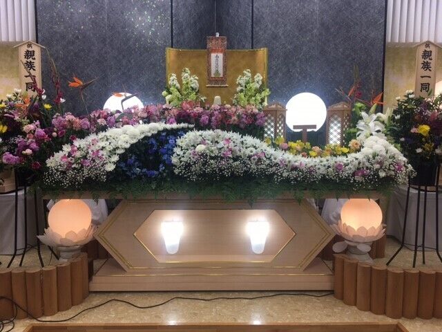 葬儀事例: 祭壇にこだわったお葬式