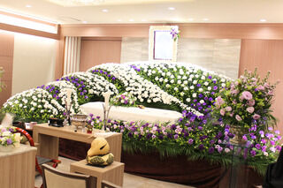 落合斎場いて花祭壇の家族葬