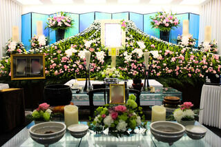 祥雲寺にて花祭壇の葬儀