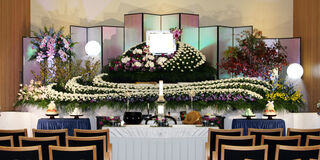 越谷市斎場にて花祭壇の葬儀