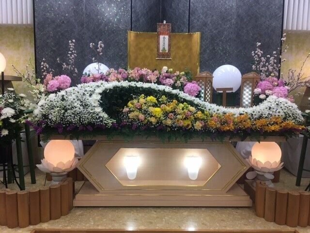 葬儀事例: 祭壇にこだわったお葬式