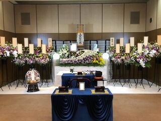 家族葬プラン30、北斎場中式場で友人様を招いてのお葬儀