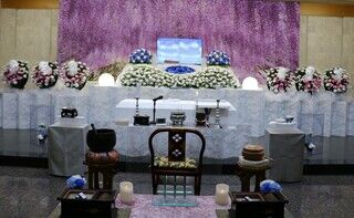 大和斎場での一日葬　ご家族希望の祭壇とセレモニーモニター