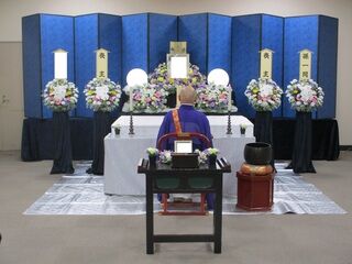 　藤沢市斎場にて１日家族葬