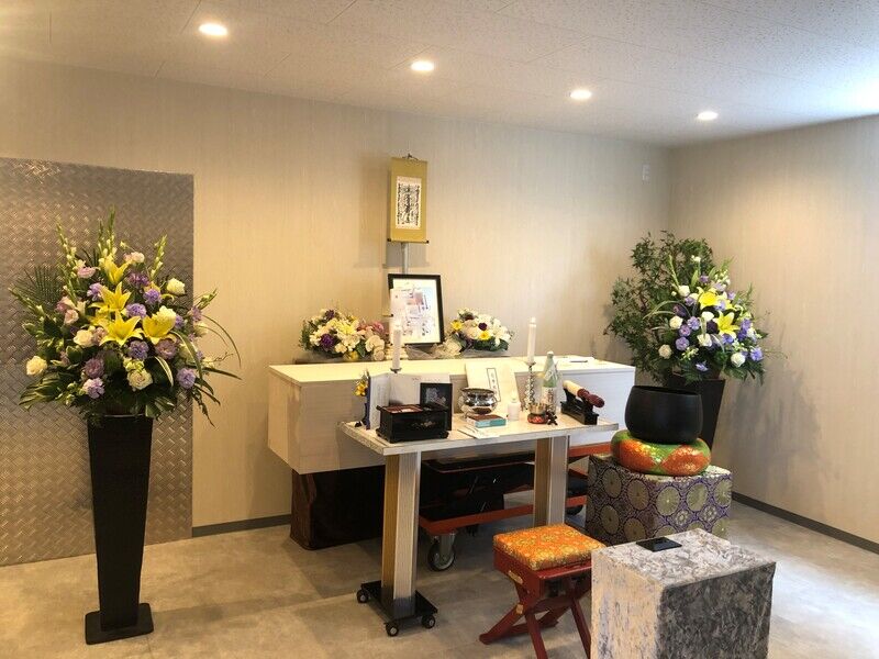葬儀事例: ご家族と友人13名の友人葬