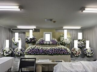 東高野会館にてにて27名のお別れ会の事例