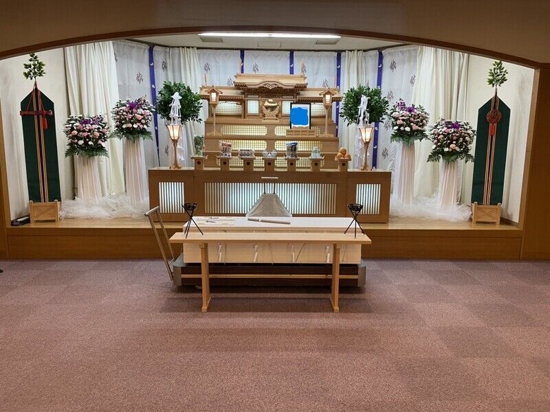 葬儀事例: 少人数で祭壇はしっかりとプラン