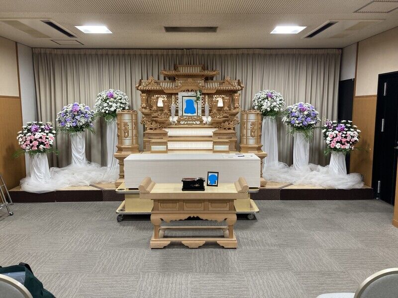 葬儀事例: 白木祭壇の一日葬