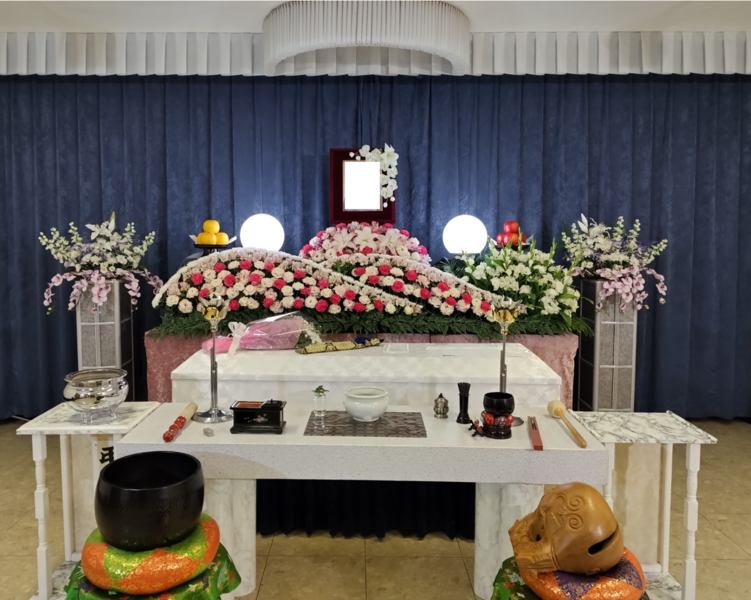 葬儀事例: 生花で飾る家族葬