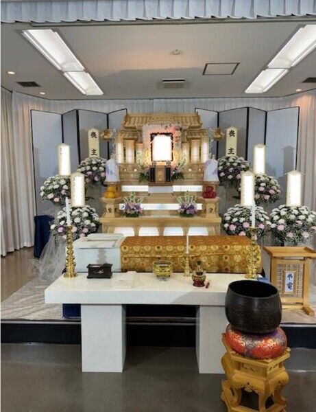 葬儀事例: 日本伝統白木祭壇でのお葬式