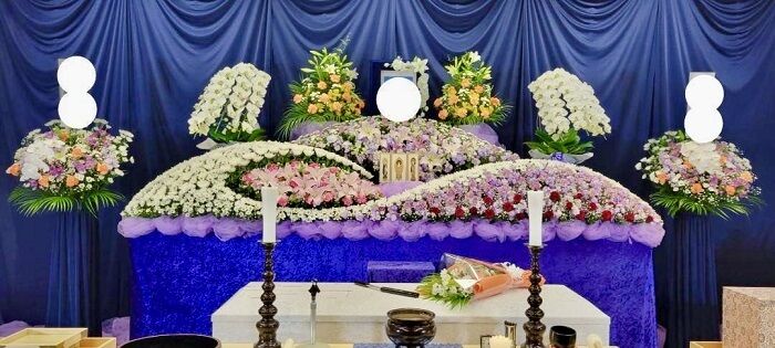 葬儀事例: 花祭壇で家族葬