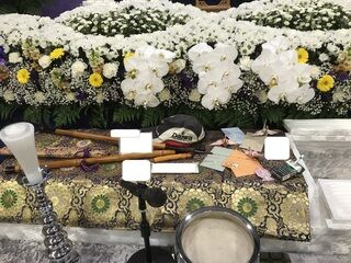 所沢市斎場での家族葬（１日葬）、故人様の趣味をイメージした生花祭壇の家族葬