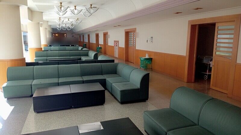 茅ヶ崎市斎場 火葬待合ロビー