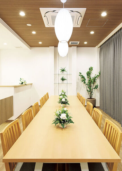 公益社 - エンディングハウス寝屋川萱島 お食事スペース縦