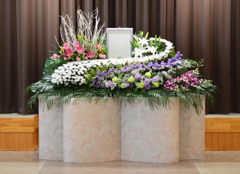 加木屋ホール H1-B_生花祭壇_ｱｯﾌﾟ