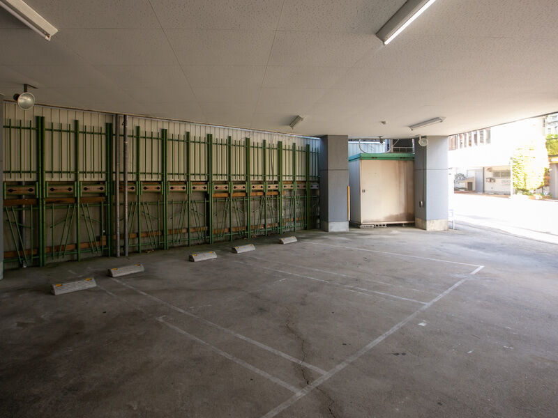 川西池田会館 駐車場