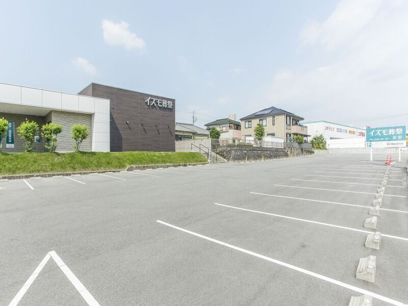 イズモ葬祭 美里 駐車場
