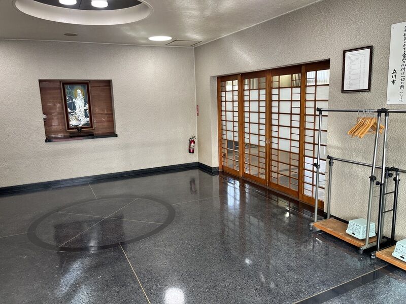 立川市斎場 受付ロビー