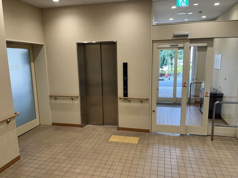 南山ホール エレベーターホール