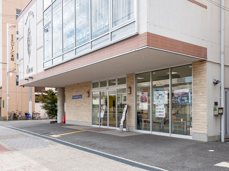 葬儀会館シーン 本館（家族葬メモリーハウス） 入口