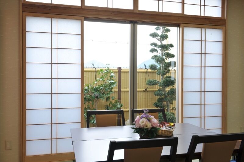 小さなお葬式 山南ホール 親族控室、坪庭