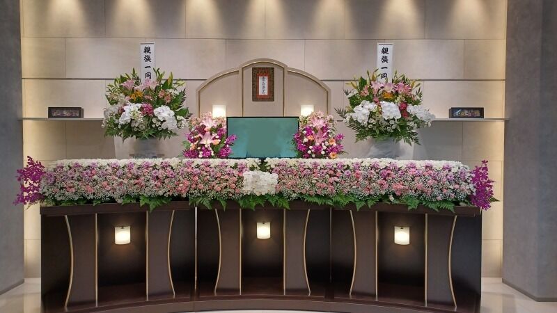 小さなお葬式 フラワータウンホール 祭壇 (1)