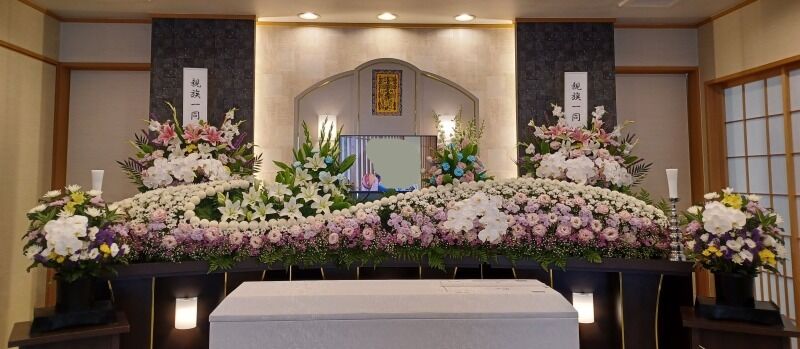 小さなお葬式 フラワータウンホール 祭壇 (2)