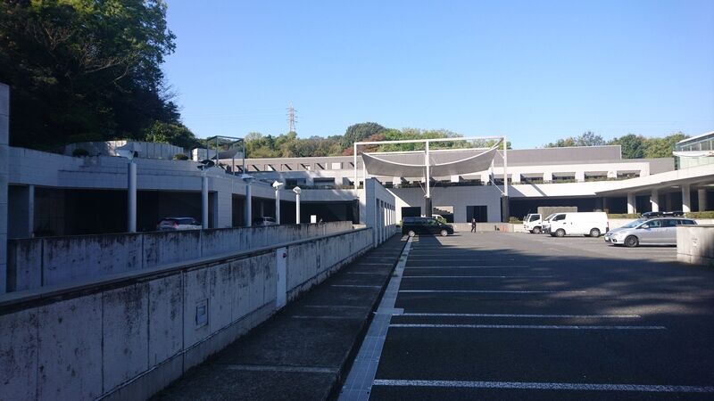 横浜市北部斎場 1F駐車場