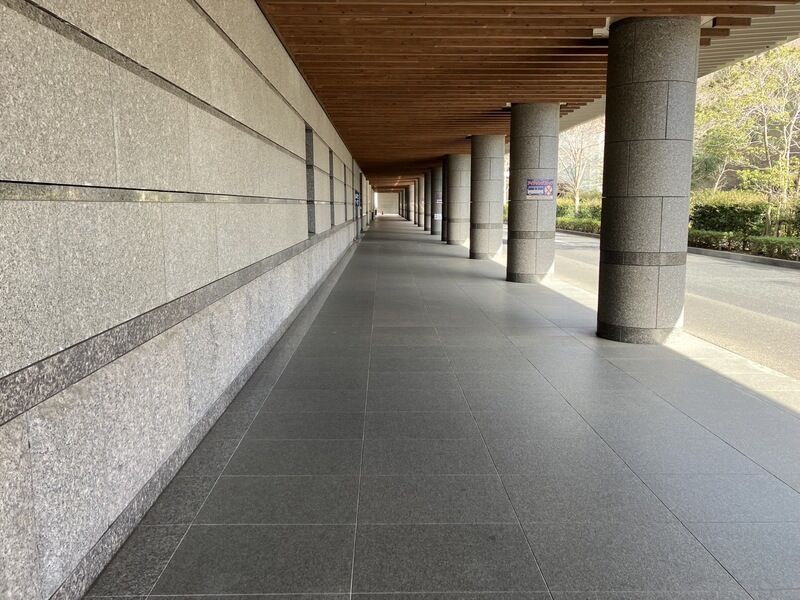千葉市斎場 受付前歩道