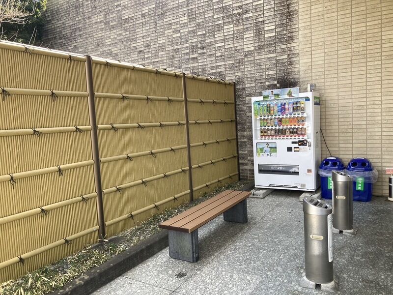 印西斎場 喫煙所、自動販売機