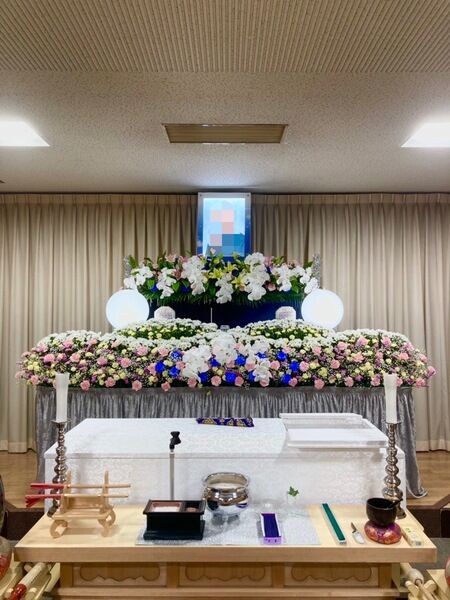 華やかな花々でお見送り