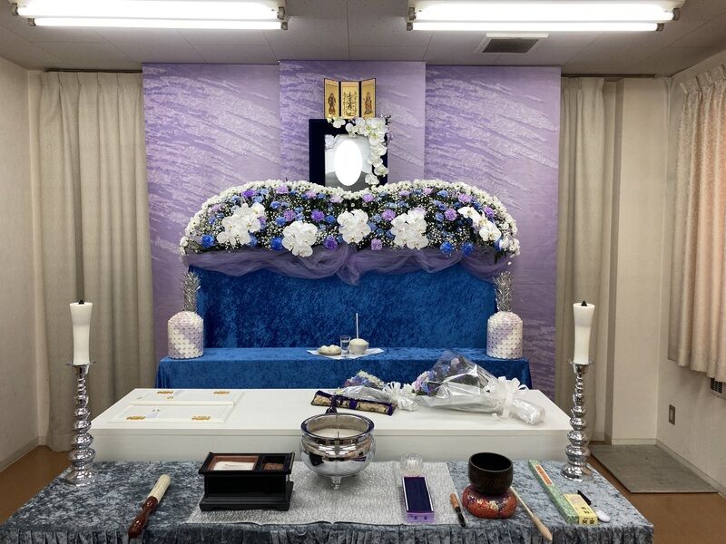 シンプルな祭壇でお見送り
