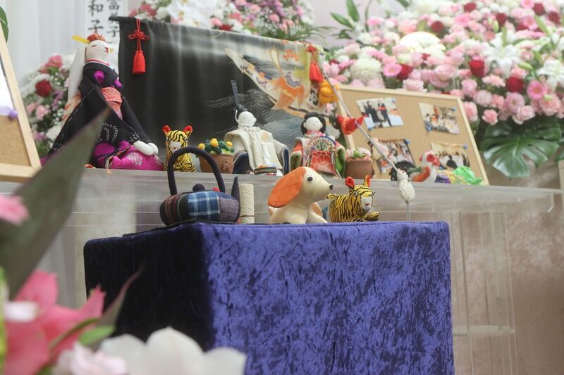 故人様の趣味で作られた人形祭壇
