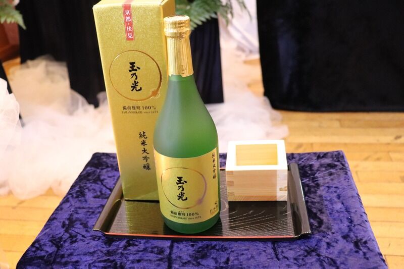 故人様の好きなお酒で献杯