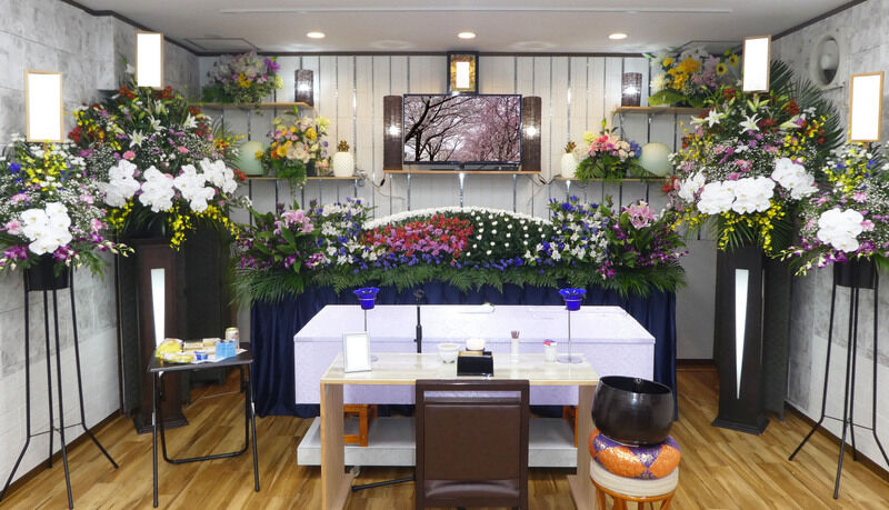 一日葬30　祭壇横のお花は別途料金