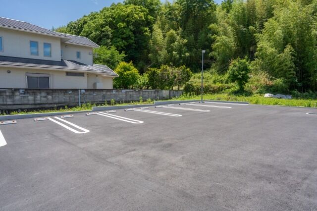 天国社高崎ピクシー邸 桜想 駐車場