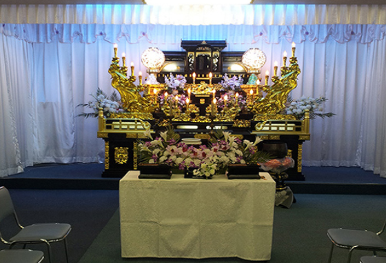 告別式会場および祭壇（別棟）