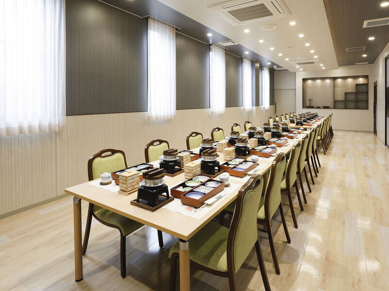 故人と所縁のある大切な方々をおもてなしするための会食室