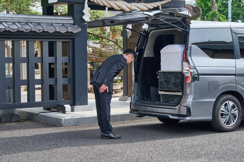葬儀会場への遺体搬送　中野区の葬儀社　株式会社セレモニー