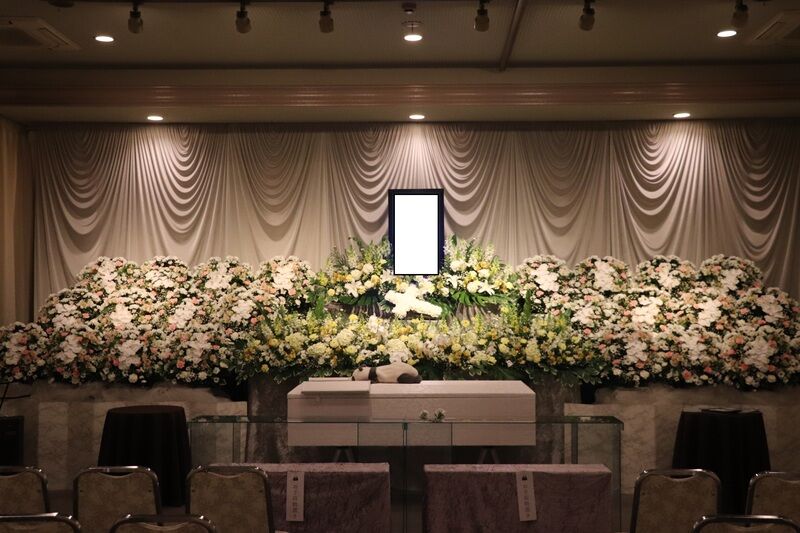 キリスト教の生花祭壇