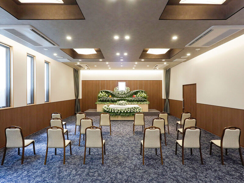 出雲殿互助会の家族葬【岡崎エリア】 幅広いご列席人数に対応できるゆとりのあるホール