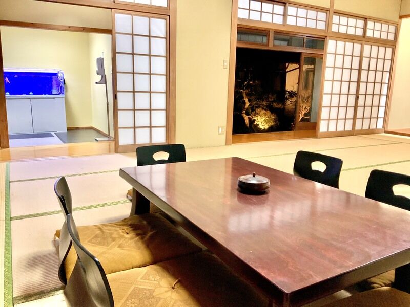 中庭（夜間）