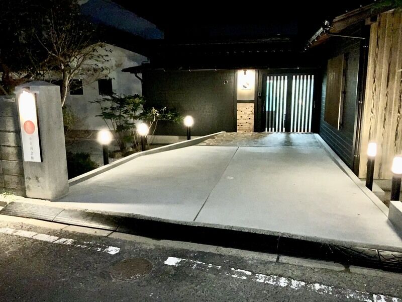 小倉南会館外観（夜間）