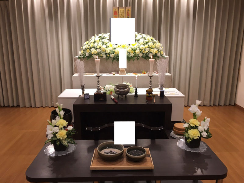 百合ヶ丘家族葬ホール祭壇２